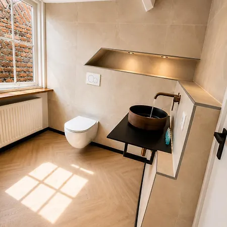 Hotel Buren فندق
