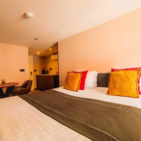 Hotel Buren فندق *