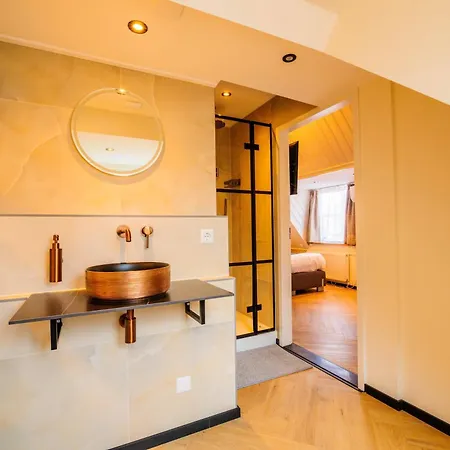 Hotel Buren فندق