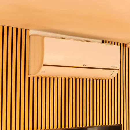 Hotel Buren فندق