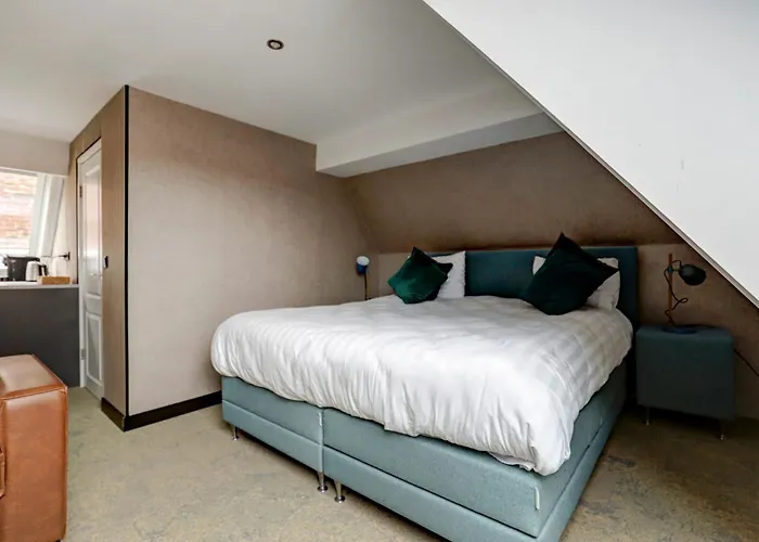 Отель Hotel Buren *