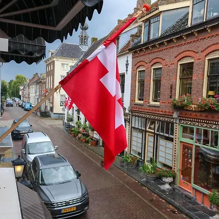 Hotel Buren מלון *