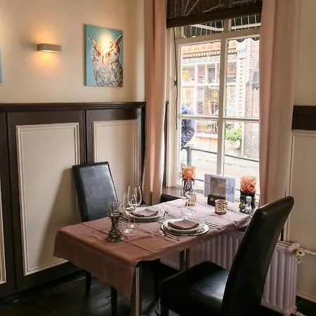 Hotel Buren מלון *